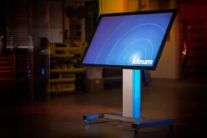 ۱۰ کاربرد خلاقانه استند لمسی در نمایشگاه‌ها